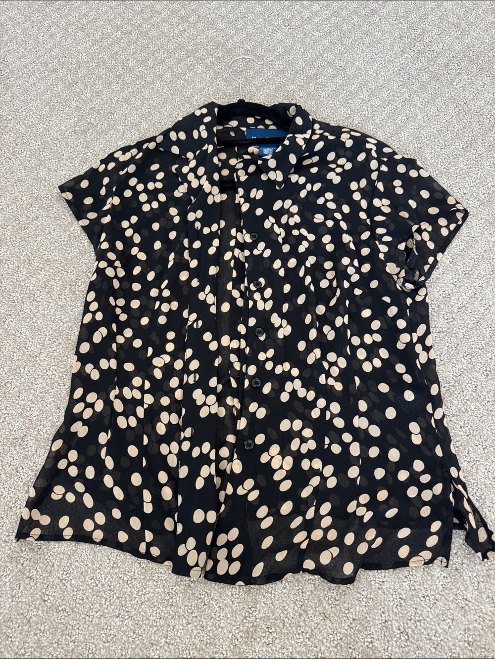 Evan Picone Black Short-Sleeve Button-Up Top with Beige Dot Print